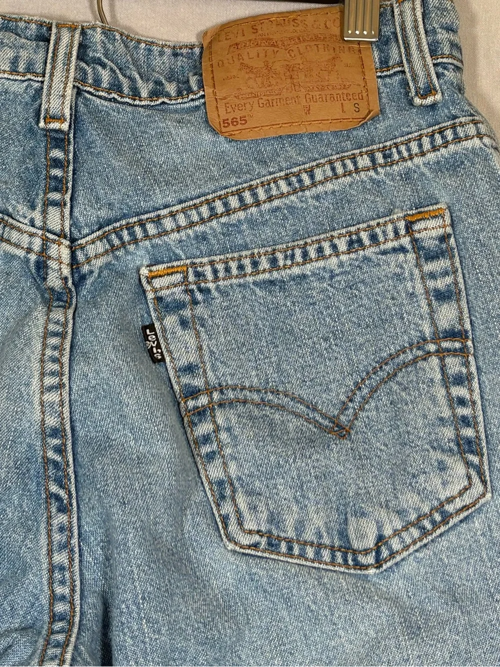 Vintage 90s Levi’s 565 Wide Leg Light Wash Jeans 30x29